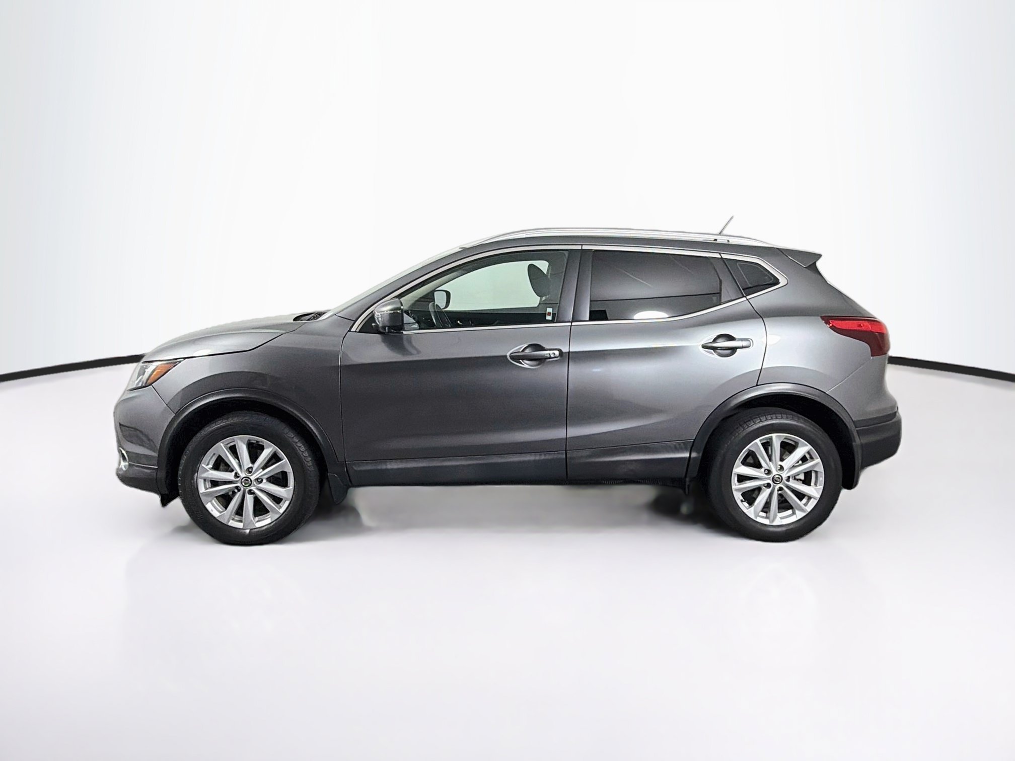 Used 2019 Nissan Rogue Sport SV w/ Technology Package FWD image 4