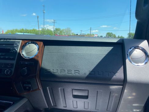 Used 2011 Ford F250 Lariat w/ Lariat Interior Pkg AWD/4WD image 8