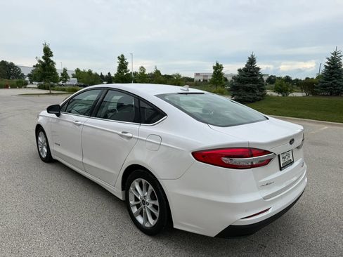 Used 2019 Ford Fusion SE FWD image 3