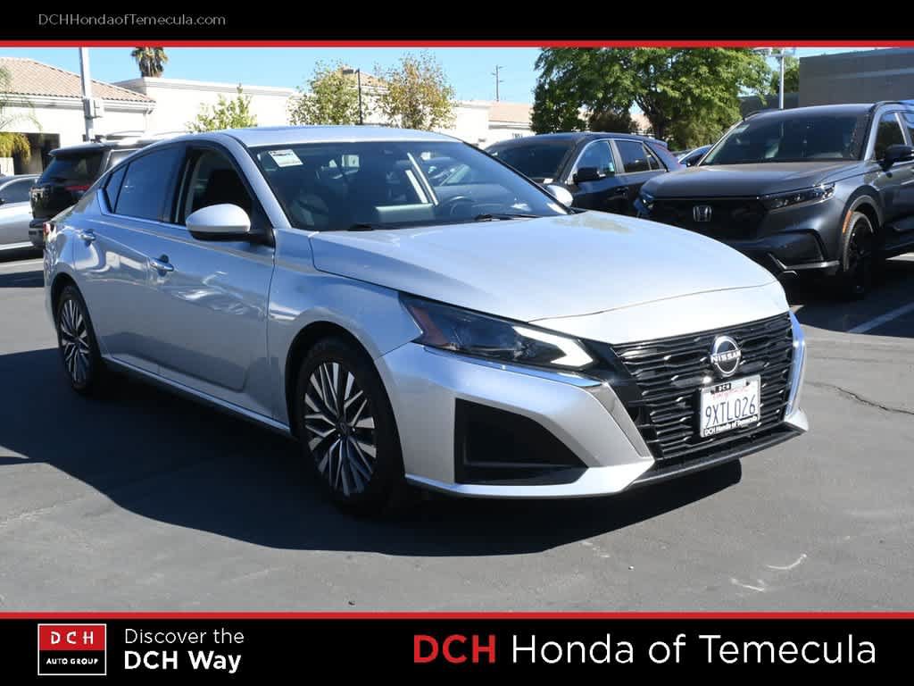 Used 2023 Nissan Altima 2.5 SV w/ SV Premium Package FWD image 3