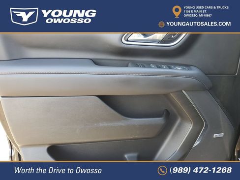 Used 2021 Chevrolet Suburban High Country w/ Premium Package 2 AWD/4WD image 24