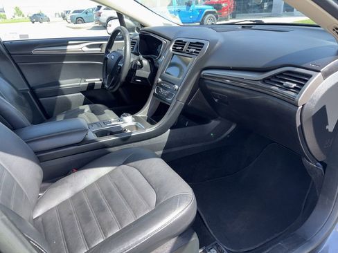 Used 2017 Ford Fusion SE w/ Fusion SE Technology Package FWD image 14