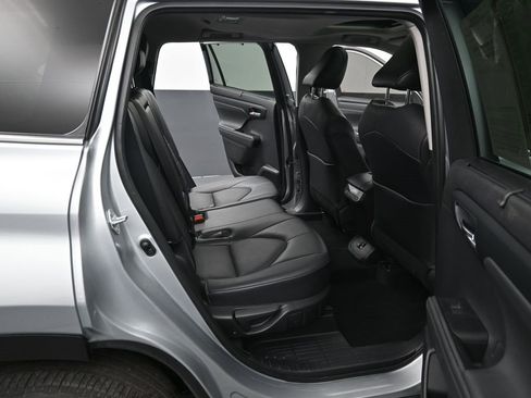 Certified 2021 Toyota Highlander XLE image 33