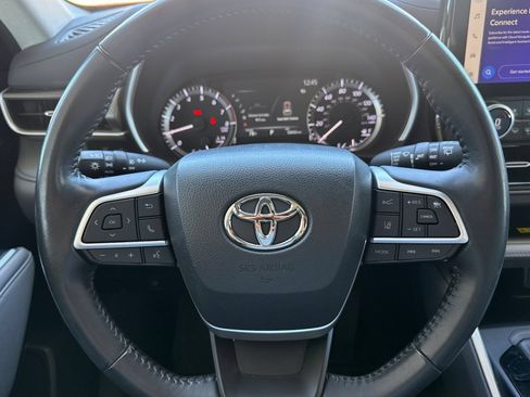 Used 2023 Toyota Highlander XLE FWD image 36