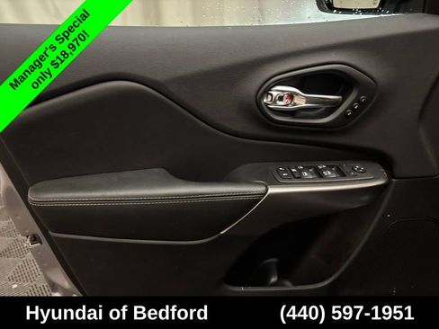 Used 2019 Jeep Cherokee Limited FWD image 11