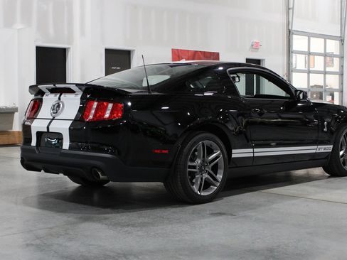 Used 2010 Ford Mustang Shelby GT500 image 24