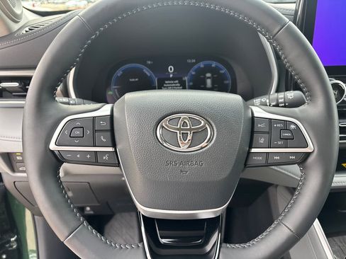 Used 2025 Toyota Highlander Limited image 15