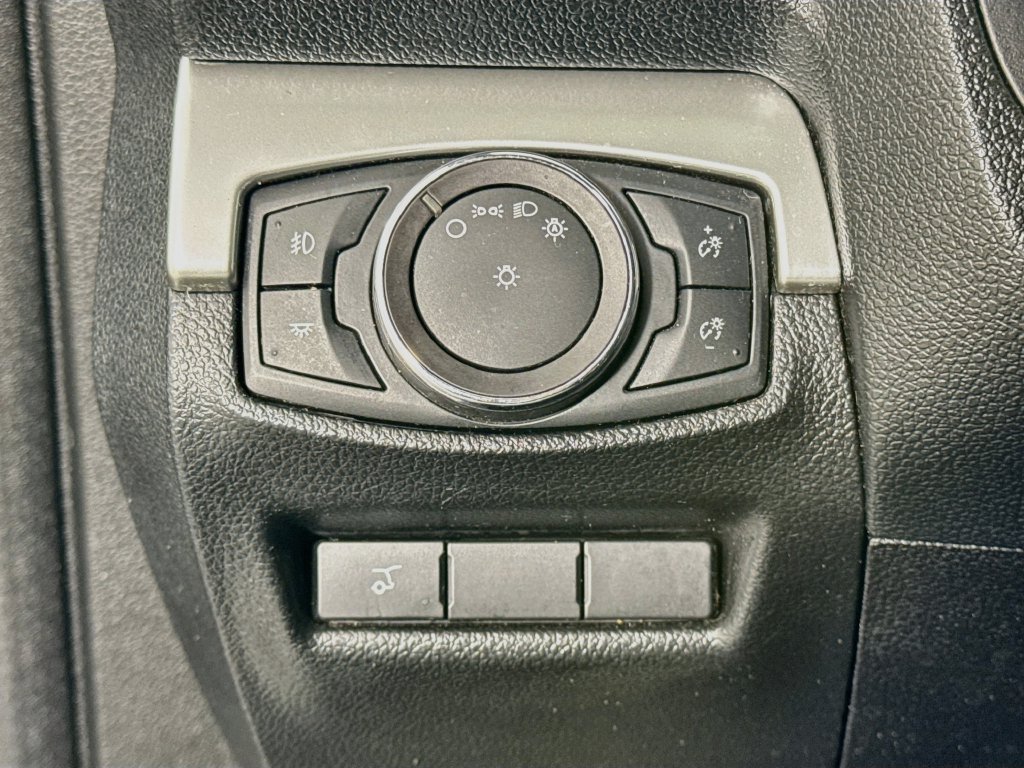 Used 2017 Ford Explorer XLT w/ Equipment Group 202A FWD image 10