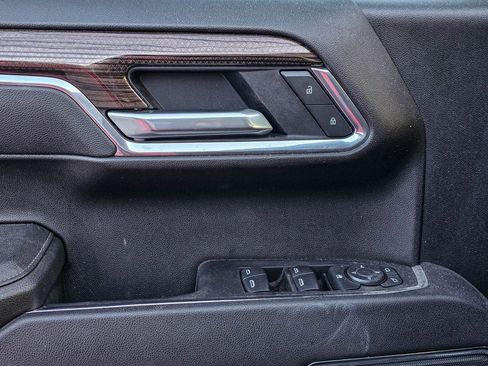 Used 2025 Chevrolet Silverado 1500 LT Trail Boss w/ Convenience Package II image 8