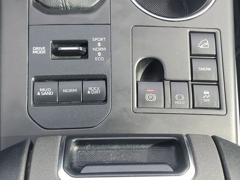 Used 2023 Toyota Highlander LE image 33