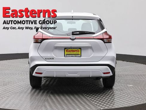 Used 2022 Nissan Kicks S FWD image 6