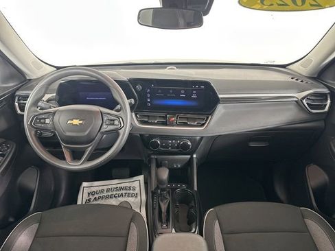 Used 2025 Chevrolet TrailBlazer LT AWD/4WD image 17