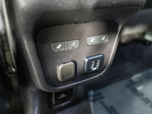 Used 2018 Chevrolet Equinox Premier image 12