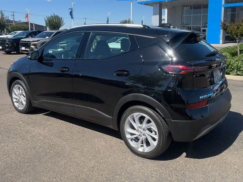 Used 2023 Chevrolet Bolt EUV LT w/ Driver Confidence Package FWD image 5