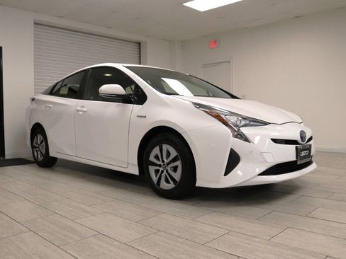 Used 2018 Toyota Prius Three image 5