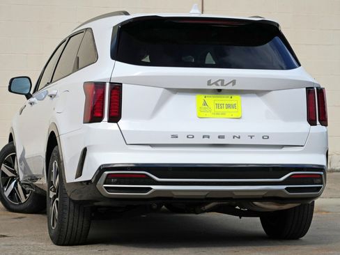 Used 2022 Kia Sorento S FWD image 5