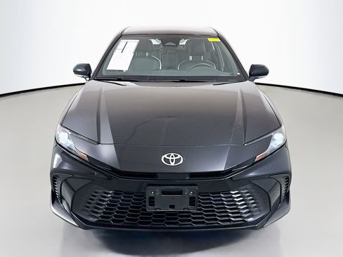 Used 2025 Toyota Camry SE image 2