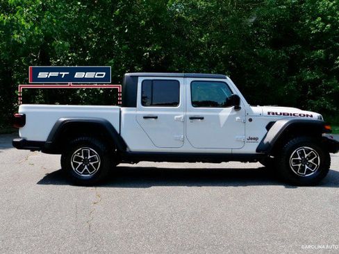 Used 2025 Jeep Gladiator Rubicon w/ Safety Group AWD/4WD image 8