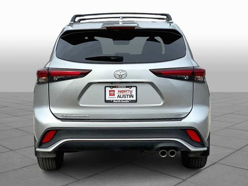 Used 2024 Toyota Highlander XSE FWD image 5