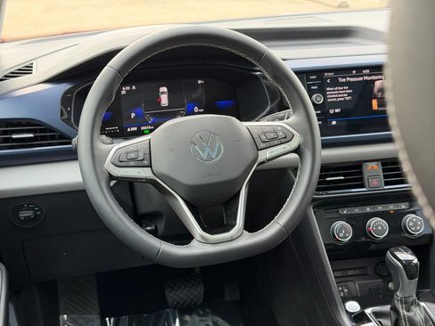 Certified 2023 Volkswagen Taos SE w/ Panoramic Sunroof Package AWD/4WD image 13