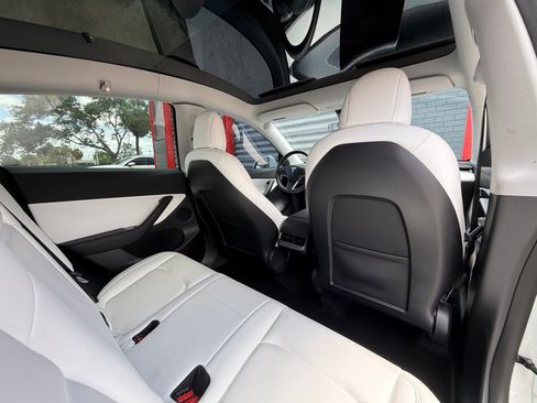 Used 2021 Tesla Model Y Long Range image 16