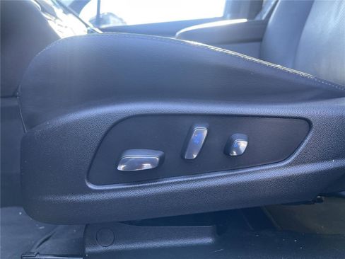 Certified 2025 Cadillac XT6 Premium Luxury AWD/4WD image 17