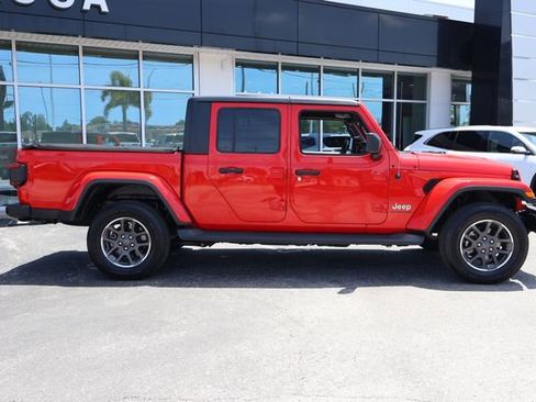 Used 2020 Jeep Gladiator Overland AWD/4WD image 6
