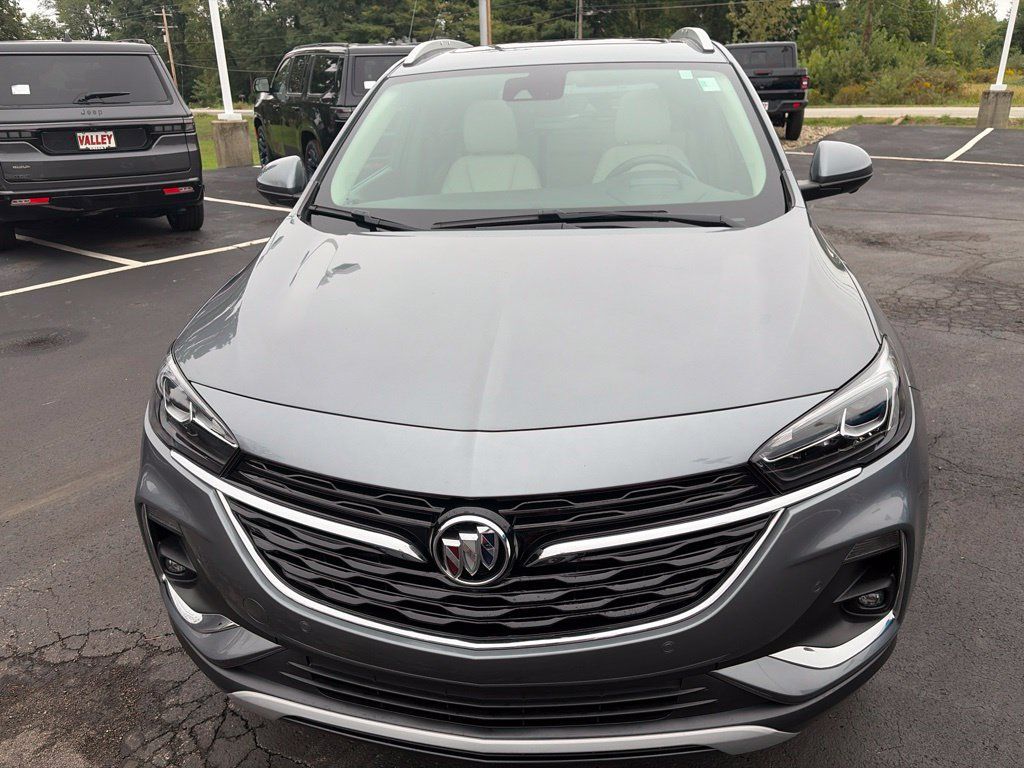 Used 2021 Buick Encore GX Essence w/ Advanced Technology Package AWD/4WD image 3