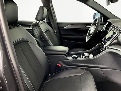 New 2025 Jeep Grand Cherokee L Altitude AWD/4WD image 19