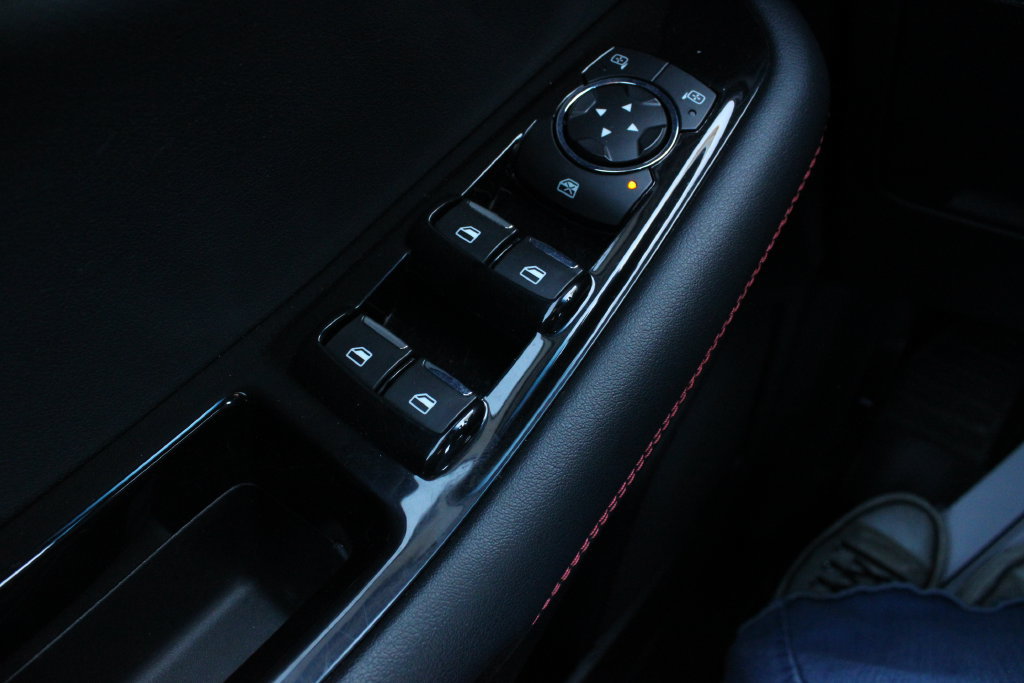 Used 2020 Ford Edge ST-Line w/ Cold Weather Package FWD image 7