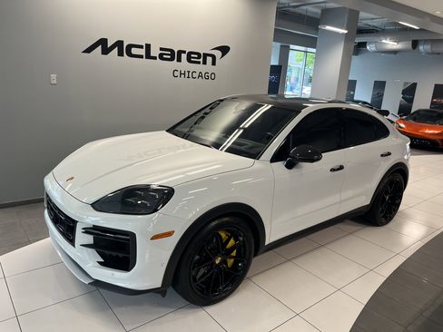 Used 2024 Porsche Cayenne Turbo GT AWD/4WD image 3
