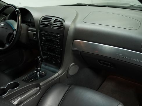 Used 2002 Ford Thunderbird image 38