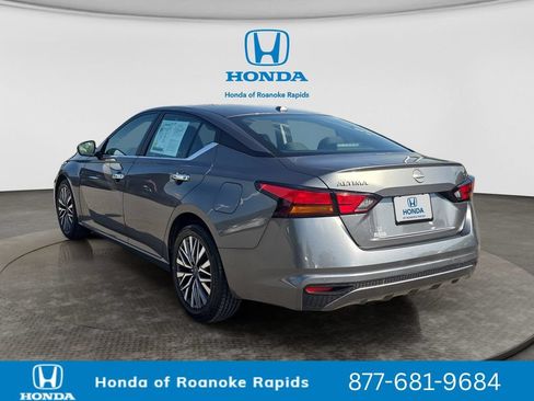 Used 2023 Nissan Altima 2.5 SV FWD image 3