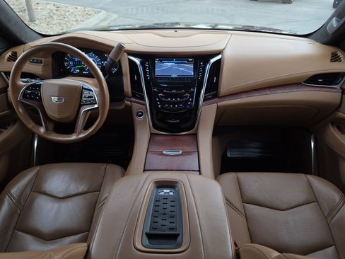 Used 2017 Cadillac Escalade Platinum AWD/4WD image 21