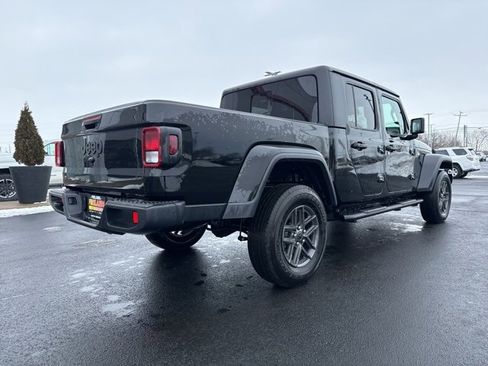 Used 2024 Jeep Gladiator Sport image 7