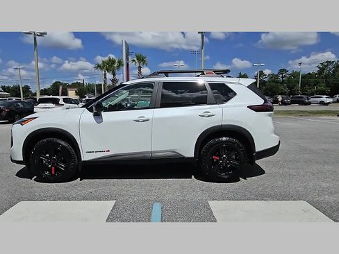 Used 2025 Nissan Rogue SV AWD/4WD image 28