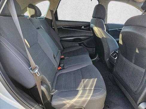 Used 2017 Kia Sorento L FWD image 22