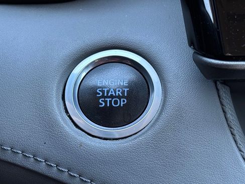 Used 2021 Toyota Highlander Limited image 25