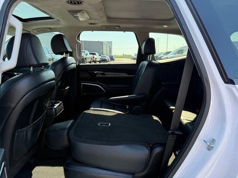 Used 2022 Kia Telluride SX w/ SX Prestige Package AWD/4WD image 9