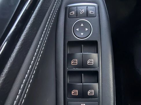 Used 2018 INFINITI QX30 Sport image 24