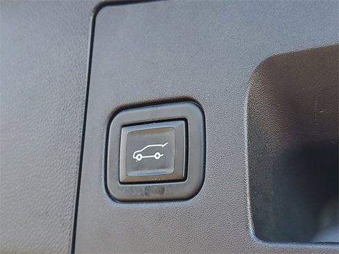 Used 2020 Cadillac XT4 Sport w/ Cold Weather Package image 10