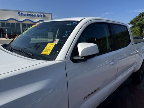 Used 2022 Toyota Tacoma SR5 AWD/4WD image 5