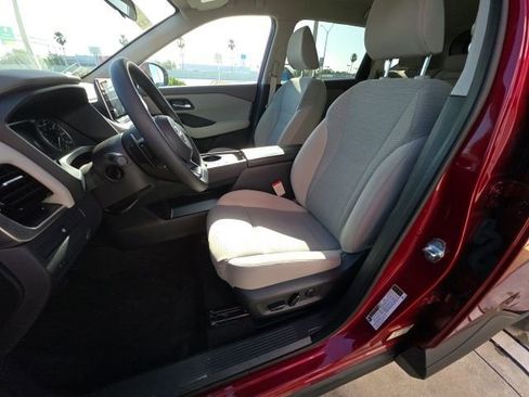 Used 2023 Nissan Rogue SV FWD image 13