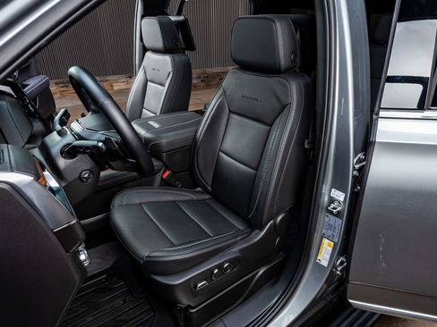 Used 2025 GMC Yukon Denali w/ Denali Reserve Package image 30