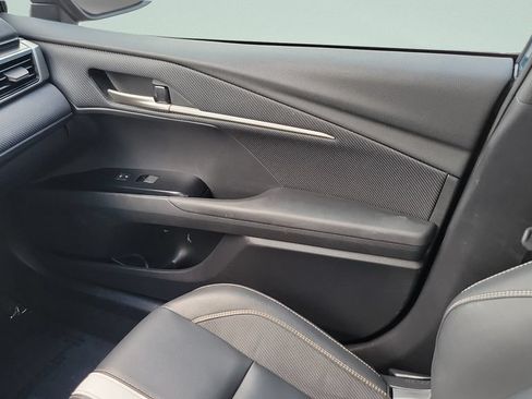 Used 2025 Toyota Camry SE w/ Convenience Package FWD image 13
