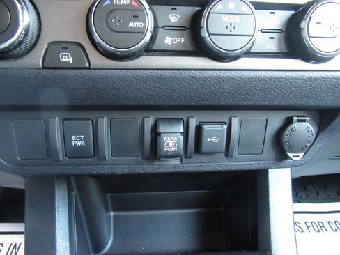 Used 2021 Toyota Tacoma 4x4 Double Cab w/ Tacoma SR5 Package image 29