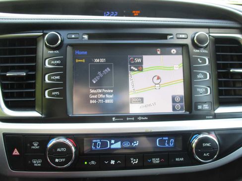 Used 2019 Toyota Highlander XLE image 12