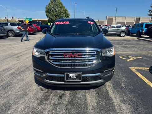 Used 2017 GMC Acadia SLE FWD image 2