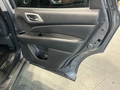 Used 2020 Nissan Pathfinder Platinum FWD image 54