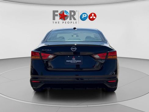 Used 2025 Nissan Altima 2.5 SV FWD image 11